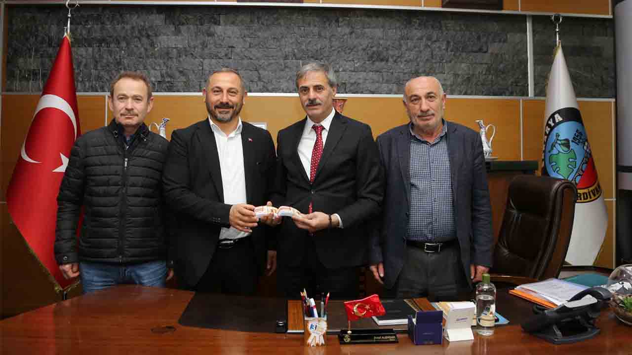 Alışveriş çekleri depremzede ve yetimlere — haber görseli