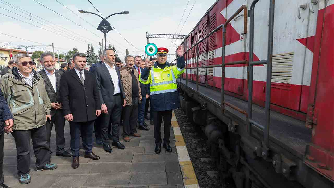 44 konteyner daha Sakarya’dan yola çıktı: “Yaraları hep birlikte saracağız” — haber görseli