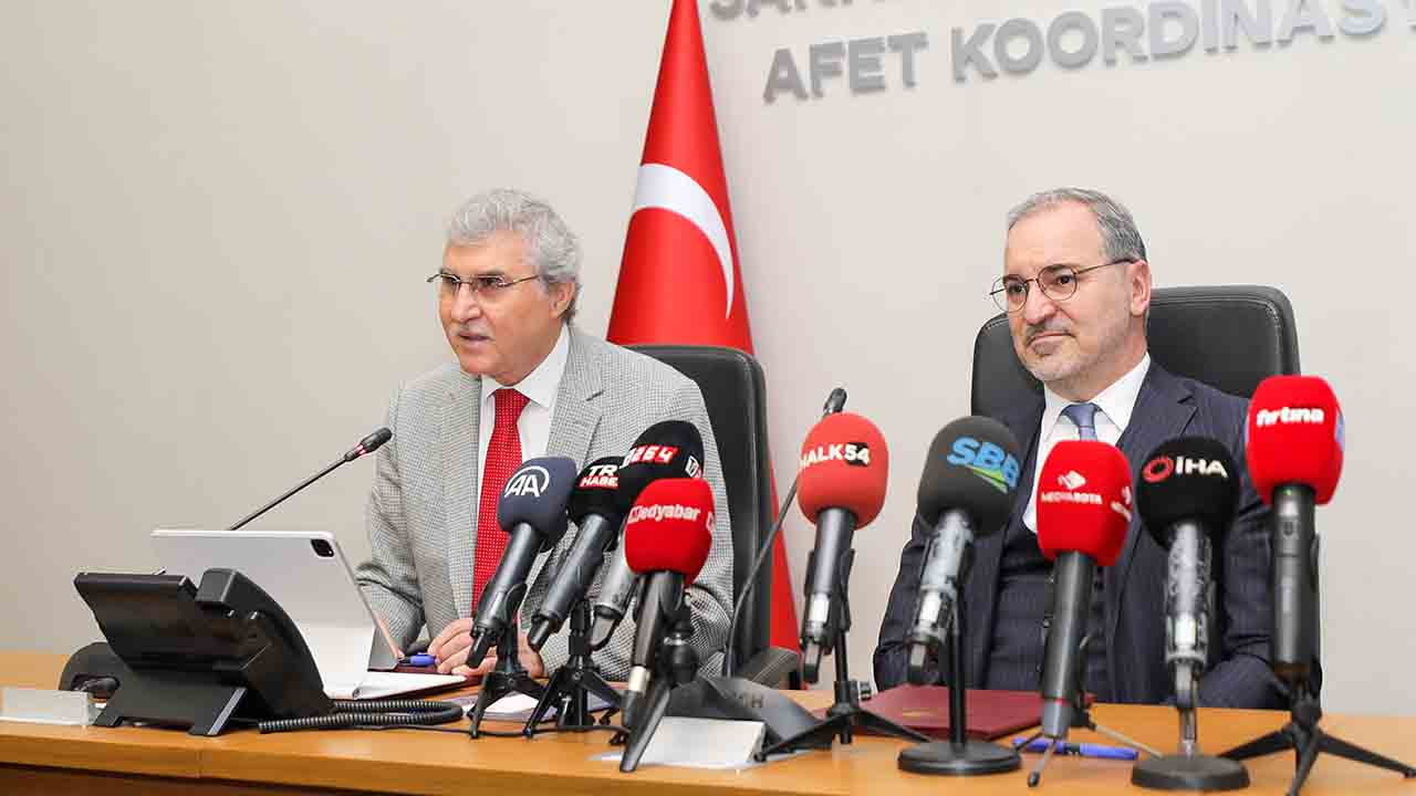 Protokol imzalandı: Büyükşehir’den çiftçilere sera üst örtüsü desteği — haber görseli