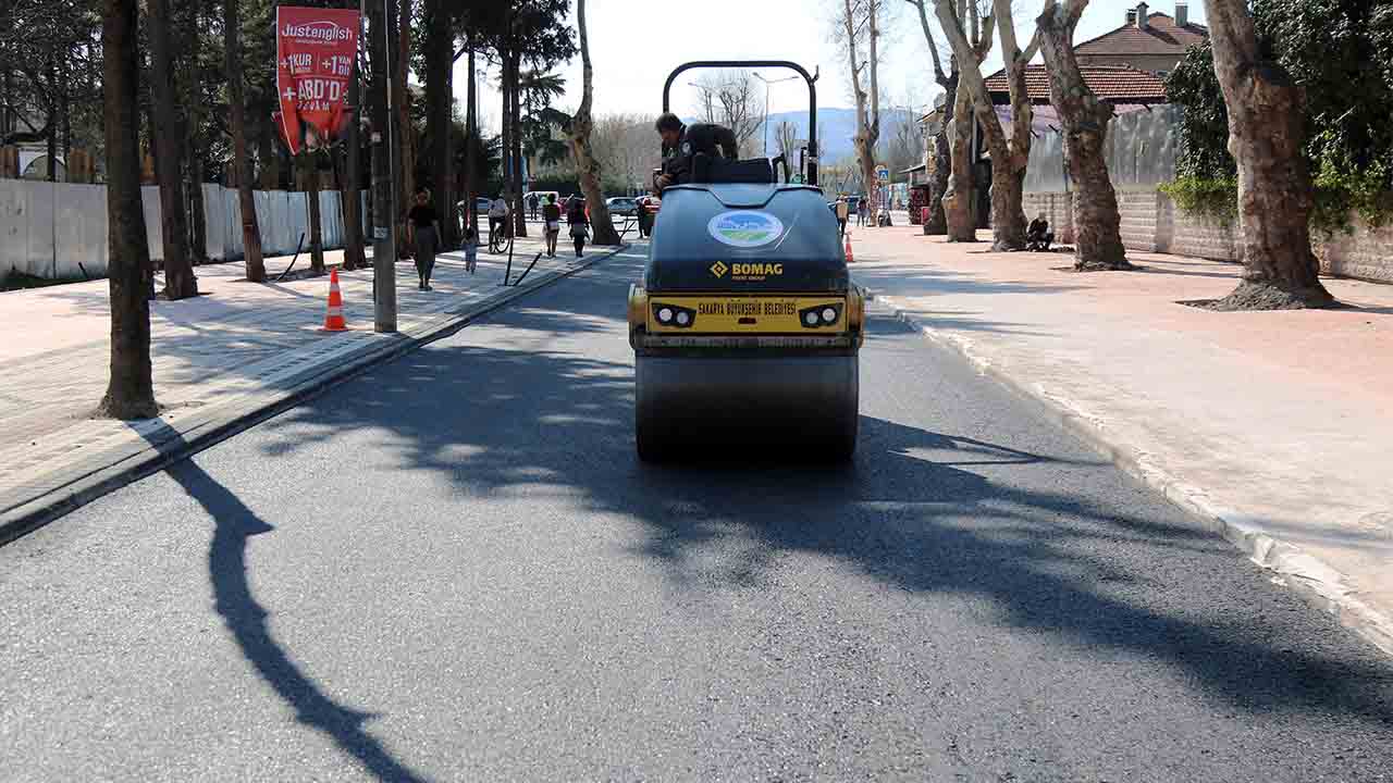 Çark Caddesi şimdi yeni yüzüyle: Kaldırım, yürüyüş yolu ve asfalt tamam — haber görseli