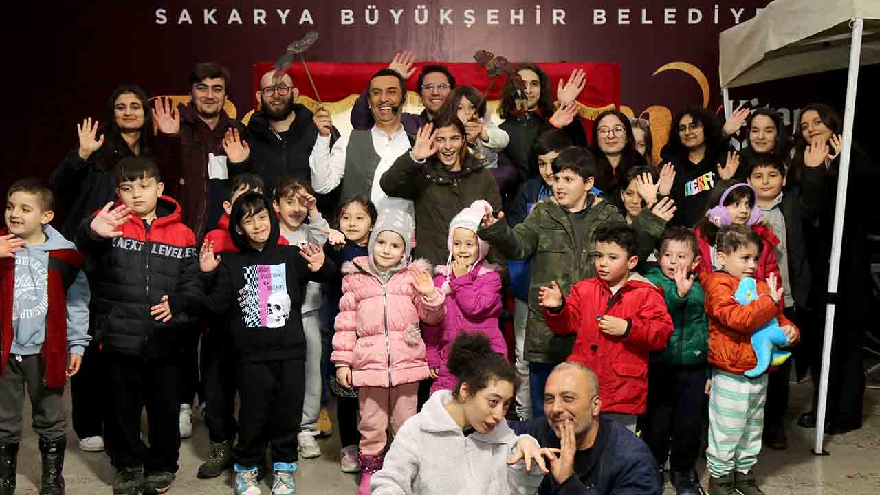 Ramazan akşamları Büyükşehir’le çok keyifli: Hacivat Karagöz sahnedeydi — haber görseli