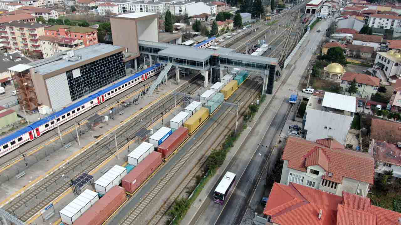 Sakarya Kardeşlik Kenti için ilk konteynerler İskenderun’a yola çıktı — haber görseli