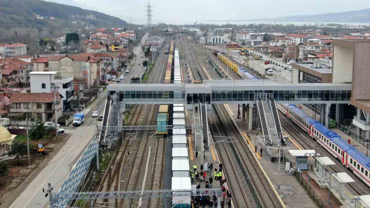 Sakarya Kardeşlik Kenti için ilk konteynerler İskenderun’a yola çıktı — haber görseli