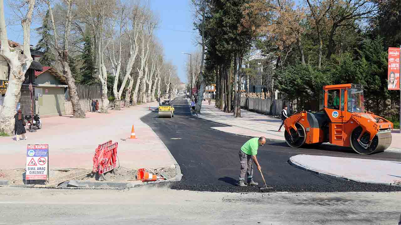 Çark Caddesi şimdi yeni yüzüyle: Kaldırım, yürüyüş yolu ve asfalt tamam — haber görseli