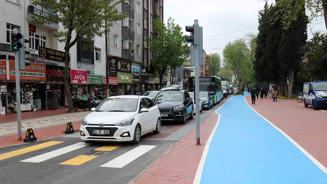 Çark Caddesi, renkli dekorasyonuyla ilk ziyaretçilerini ağırladı — haber görseli