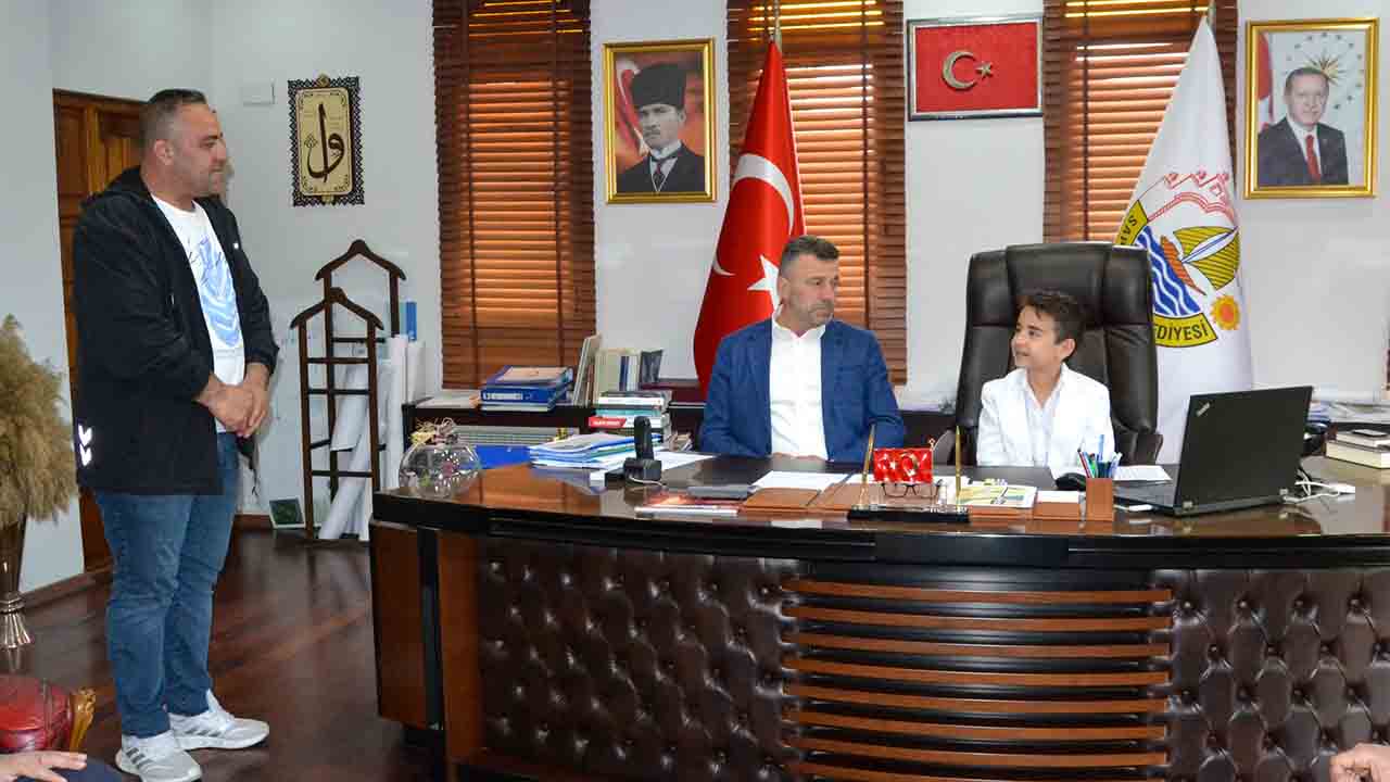 Sapanca Belediye Başkanlığı makamına Çocuk başkan oturdu — haber görseli