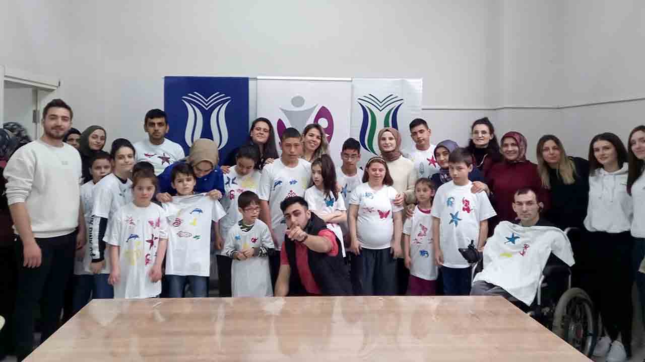 Otizmli bireylerle tahta baskı etkinliği yaptılar — haber görseli