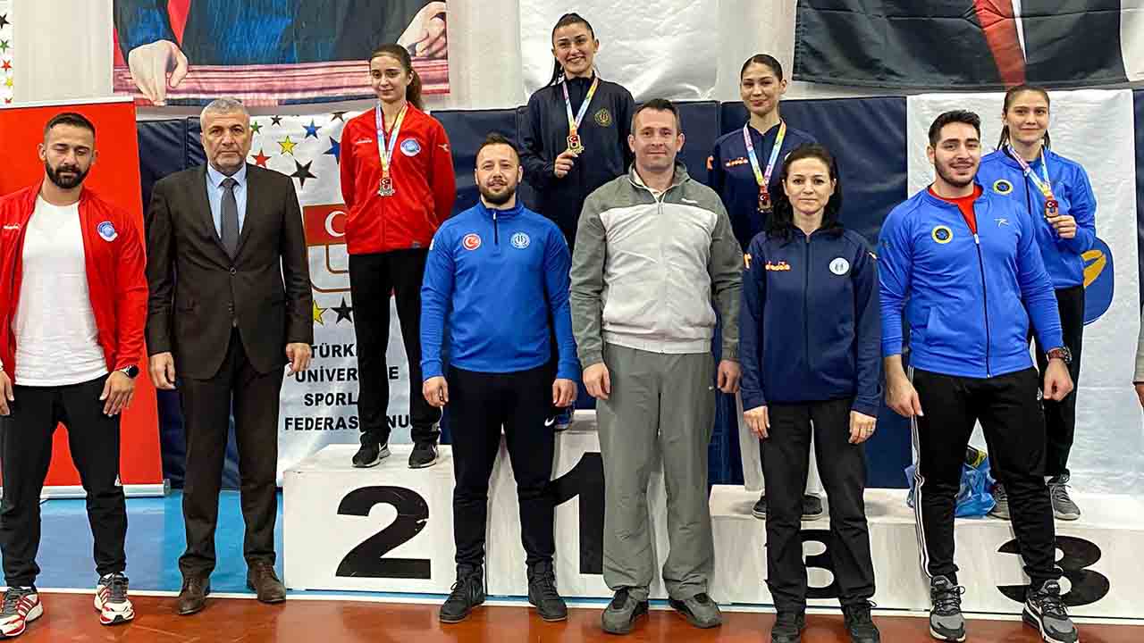 SUBÜ’lü karatecilerden 5 bronz madalya — haber görseli