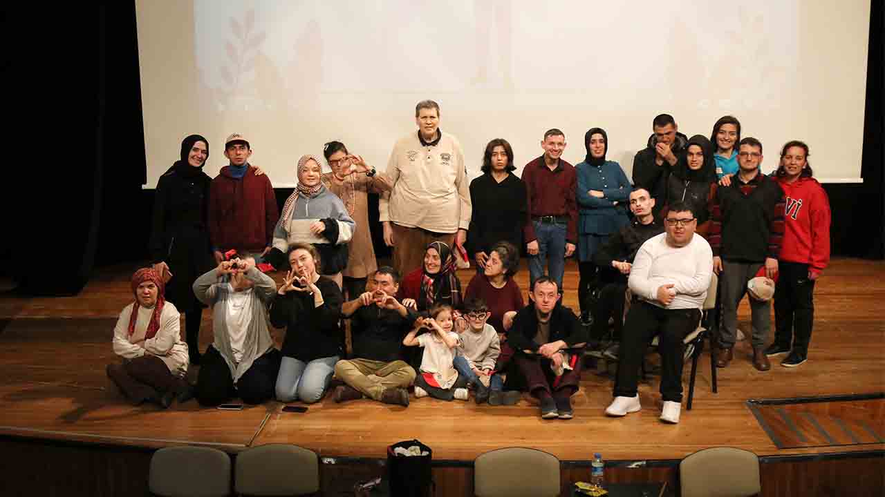 Engelsiz yürekler özel gün ve haftalarda farkındalık oluşturuyor — haber görseli