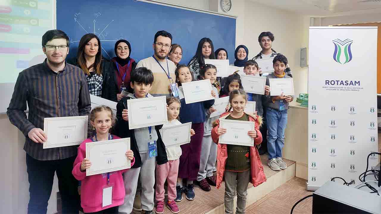 Deprem Mağduru Çocuklar, Robotik Kodlama Eğitimiyle Yeniden umuda kavuştu — haber görseli