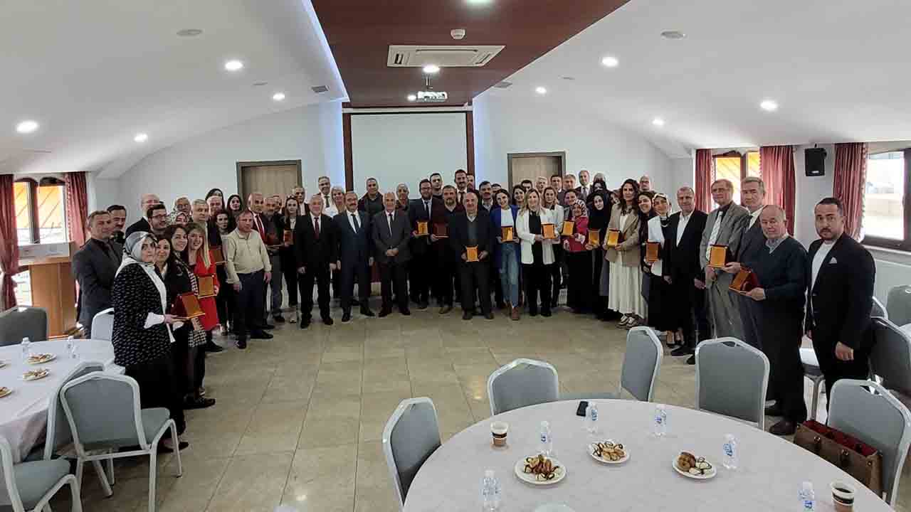 Deprem Bölgesine yapılan yardımlara Teşekkür plaketi — haber görseli