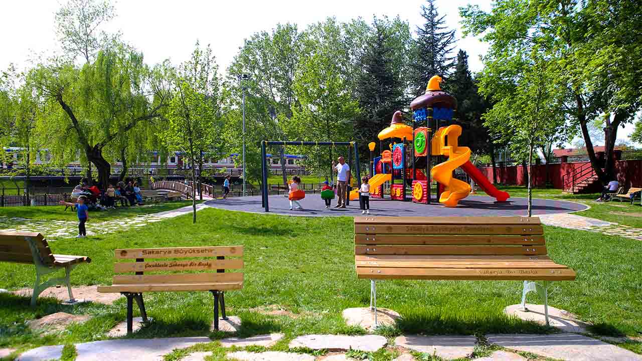 Büyükşehir parklara renk kattı: Gören dönüp bir daha bakıyor — haber görseli