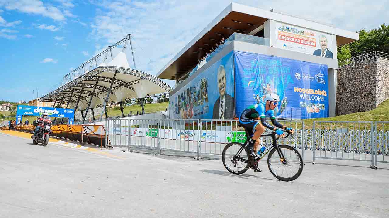 Bike Fest ateşi Tour Of Sakarya ile yandı: Büyükşehir’in pedalı zamana meydan okudu — haber görseli