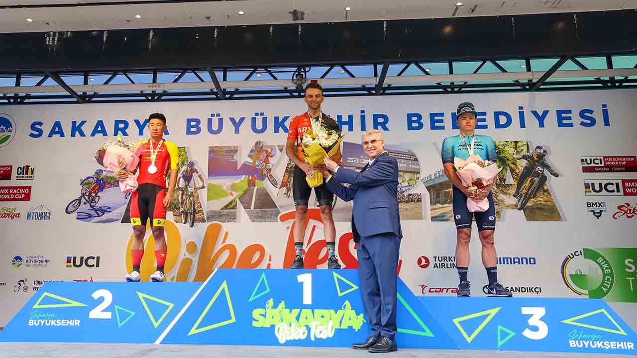 119 kilometrelik zorlu parkurda Tour Of Sakarya fırtınası — haber görseli