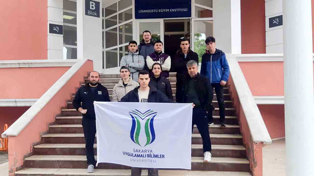 SUBÜ öğrencileri boksta iki madalya kazandı — haber görseli