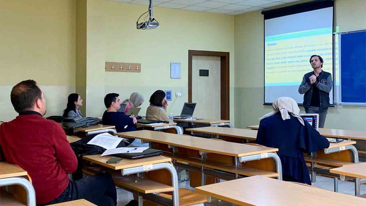 Eğitimlere akademisyenler karar veriyor — haber görseli