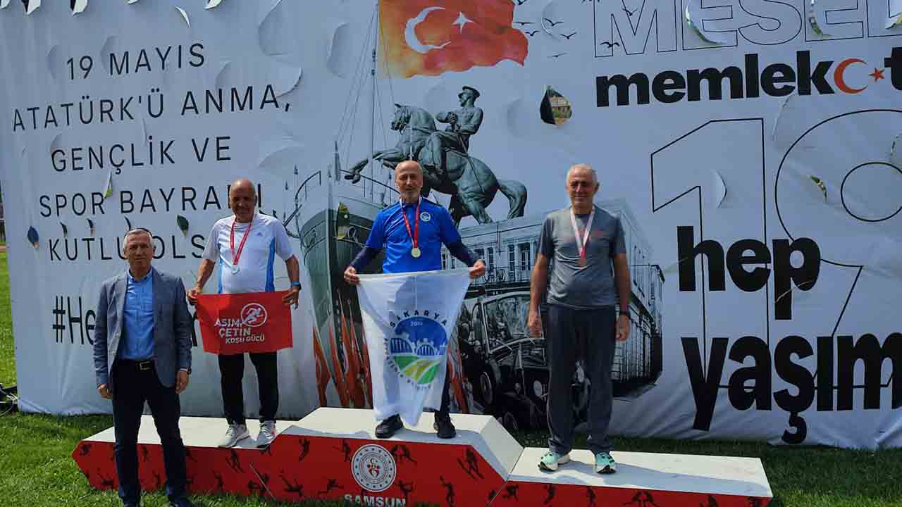 Büyükşehir sporcuları yarı maratonda kürsüye çıktı — haber görseli