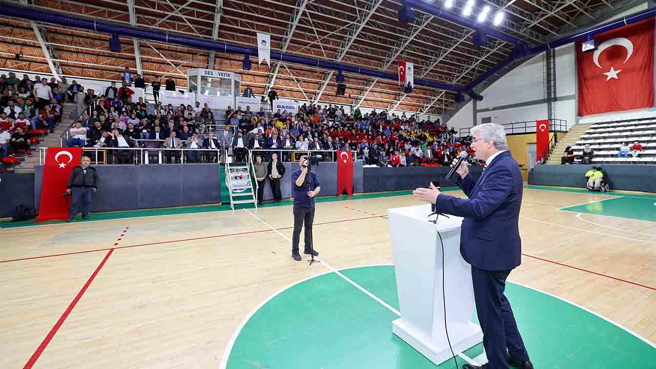 Başkan Yüce : “Büyükşehir’e düşen payın yarısını spor kulüplerimize bağışlıyoruz” — haber görseli