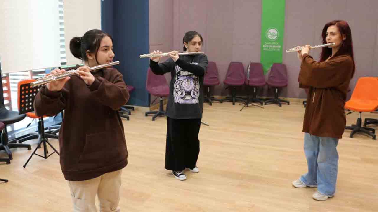 SGM’de çocuklar yan flüt derslerinde keyifli anlar yaşıyor — haber görseli