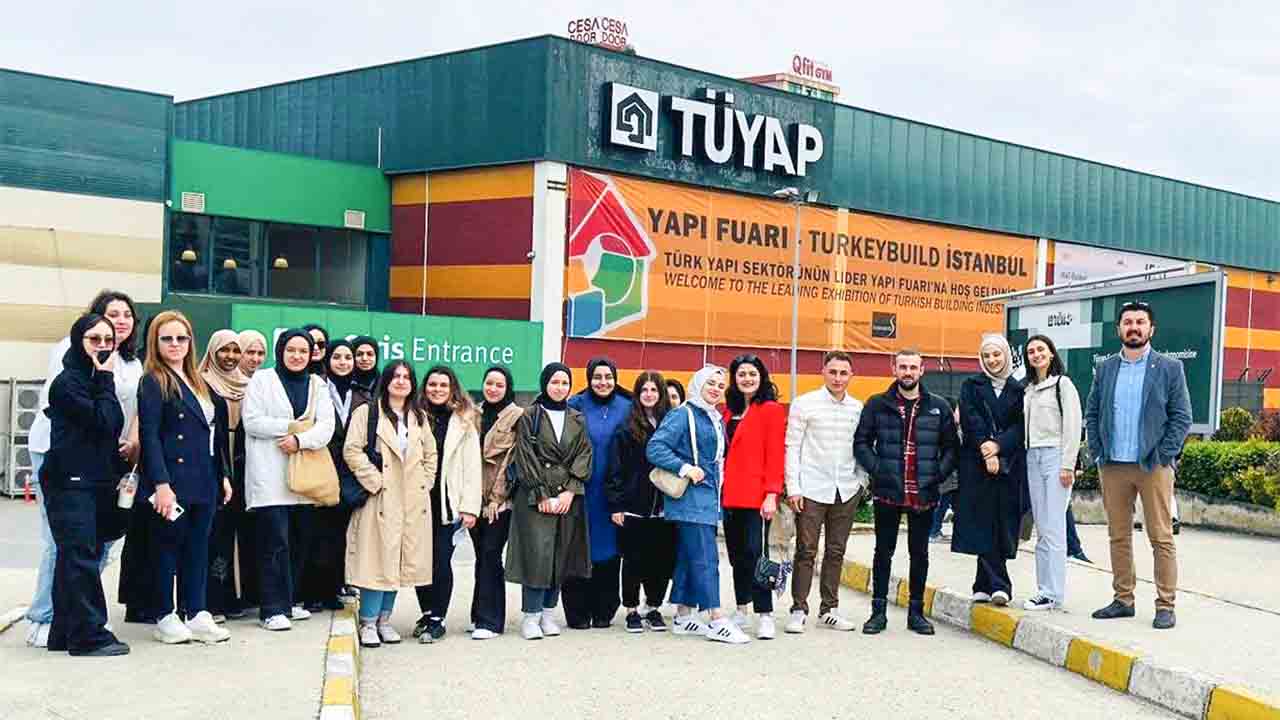 TÜYAP Fuarı’nda yenilikleri incelediler — haber görseli