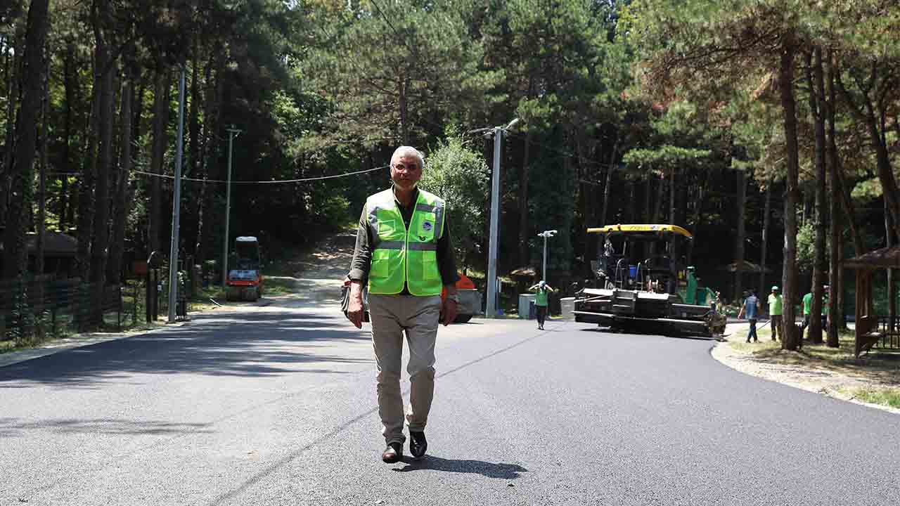Başkan Yüce’nin asfaltta yeni rekorlar hedefi: “Yaptığımız yol Sakarya’dan Artvin’e gider” — haber görseli