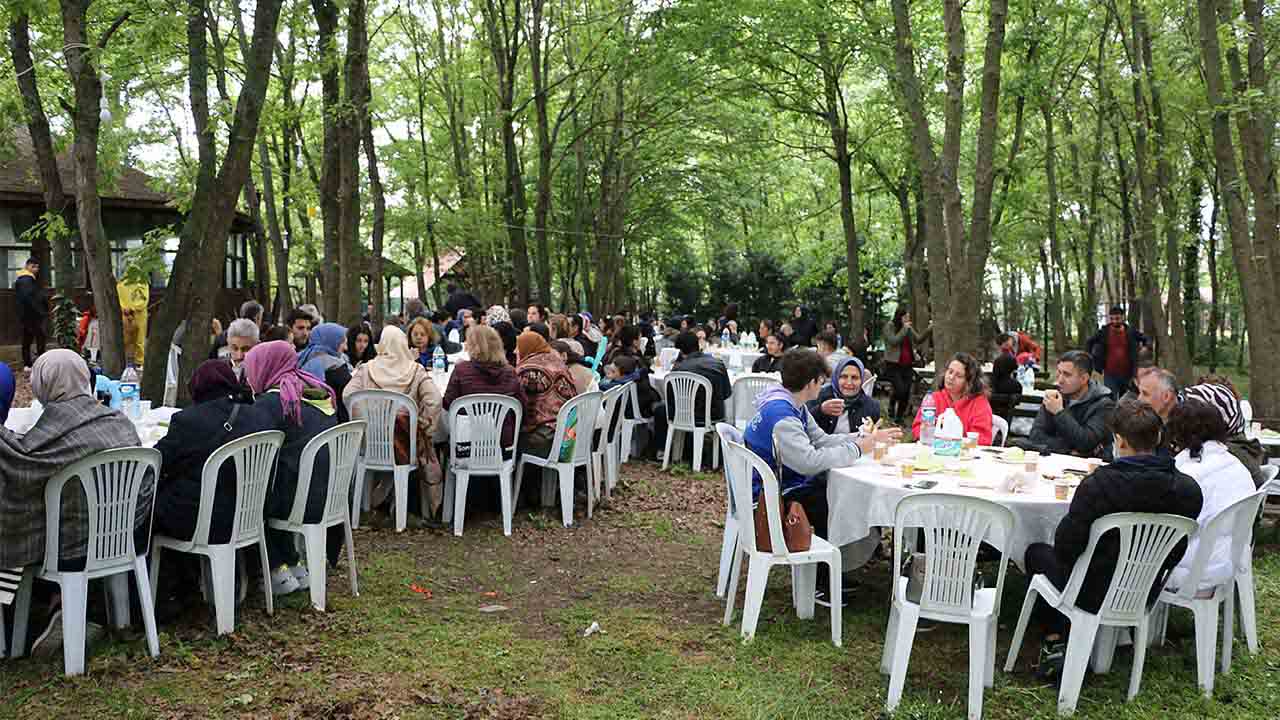Hemşireler Günü’nü aileleriyle birlikte kutladılar — haber görseli