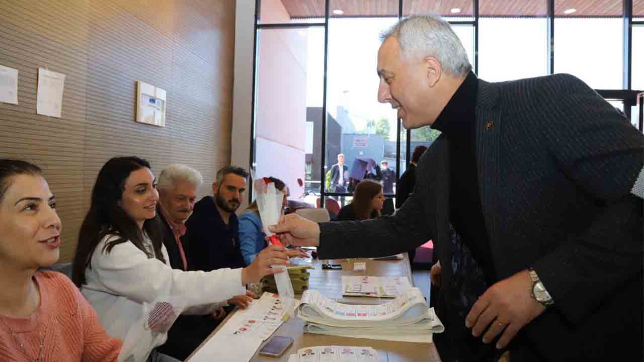 Başkan Babaoğlu ailesiyle oyunu kullandı — haber görseli