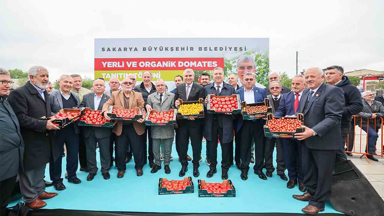 Büyükşehir’in yerli ve organik domatesleri vatandaşla buluştu — haber görseli
