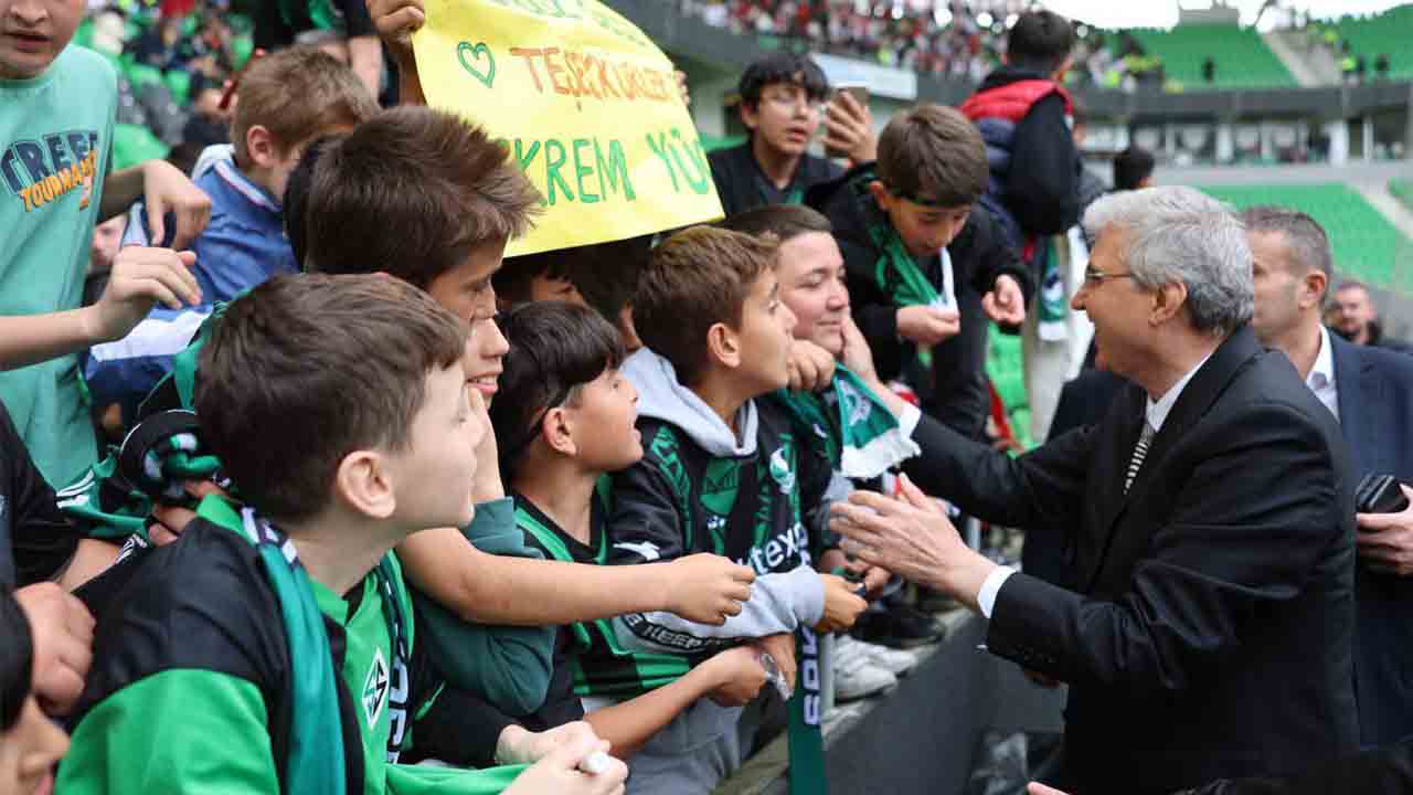 Yüce’den Sakaryaspor için şampiyonluk mesajı: “Şehrin sevdası adım adım Süper Lig’e” — haber görseli