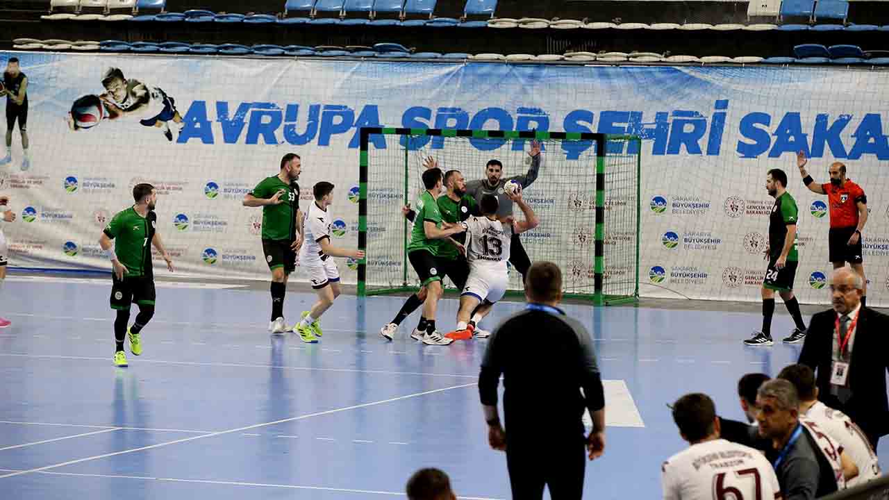 Büyükşehir evinde esti gürledi: 37-23 — haber görseli