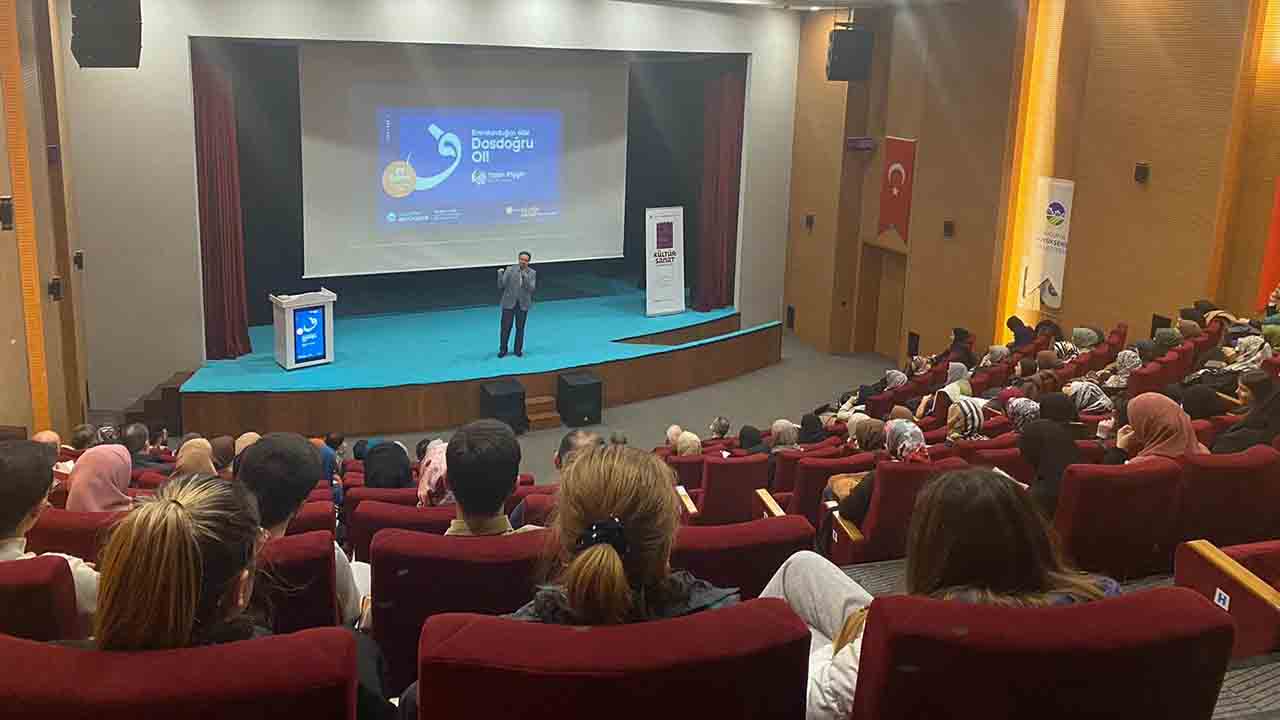 Ünlü yazar Prof. Dr. Yasin Pişgin’e yoğun ilgi: “Emrolunduğun gibi dosdoğru ol” — haber görseli