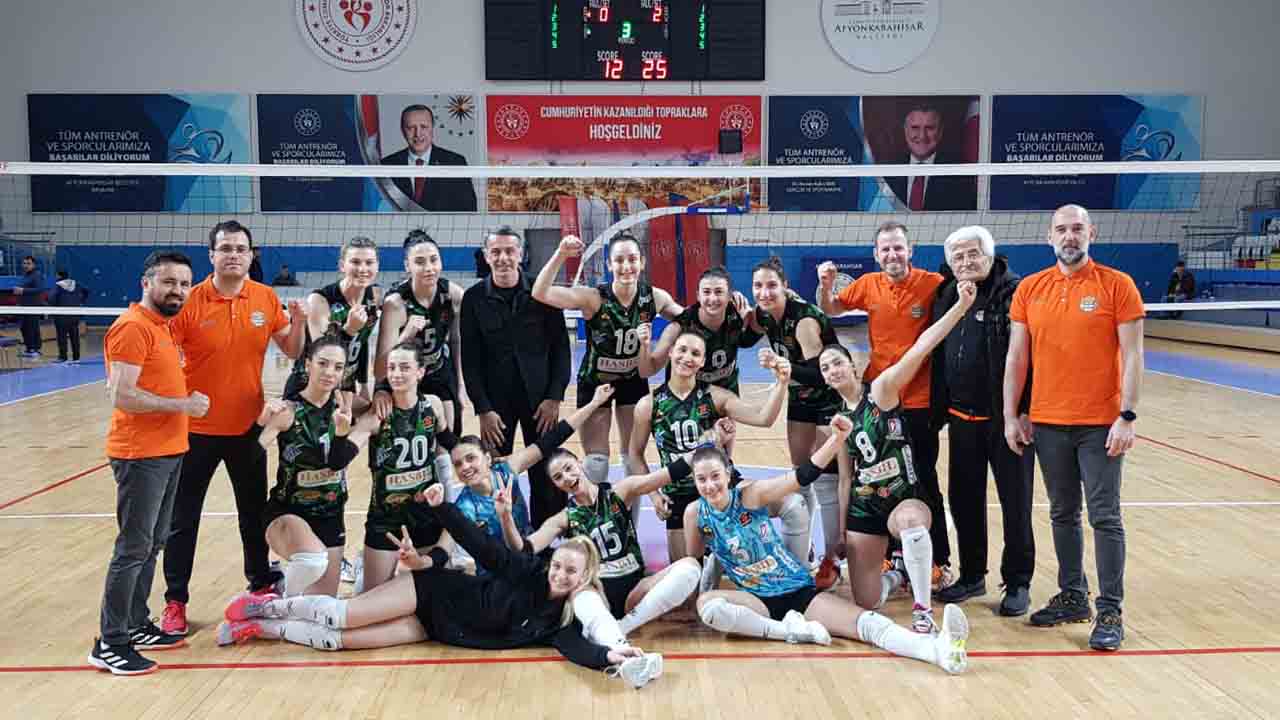 Kızlar çeyrek finale smaçladı — haber görseli