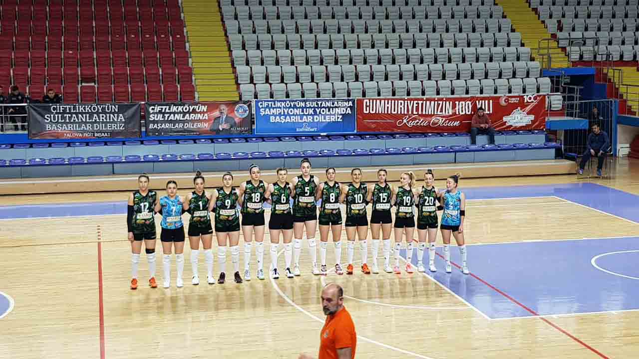Kızlar çeyrek finale smaçladı — haber görseli