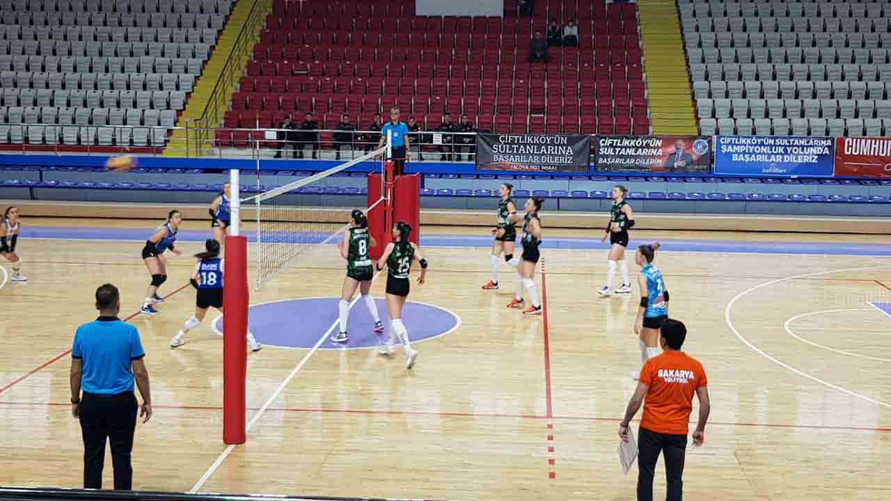 Kızlar çeyrek finale smaçladı — haber görseli