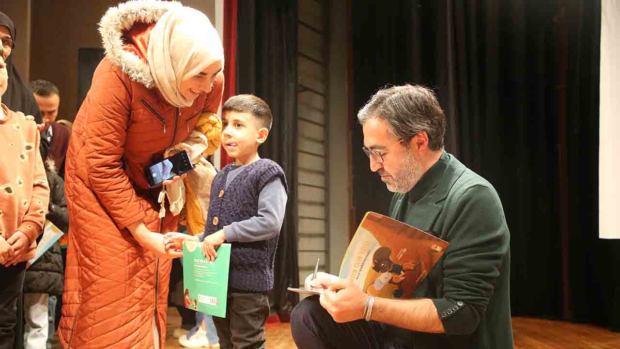 Ünlü isimden anne-babalara çok önemli tavsiyeler: “Çocuğun kızması normal…” — haber görseli