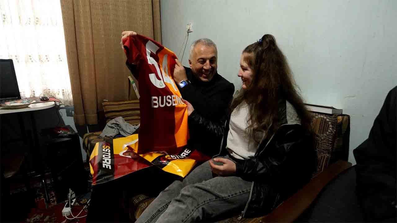Başkan Babaoğlu, kendisini göremediği için üzülen Busenur’a sürpriz yaptı — haber görseli