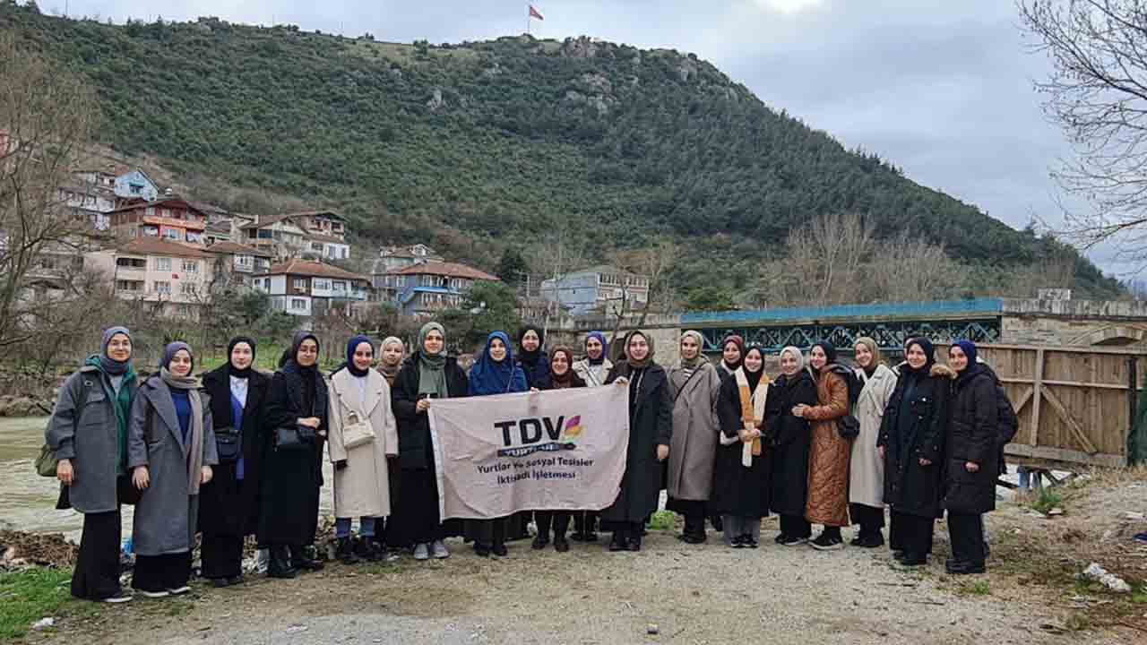 Üniversite öğrencileri tarih kokan sokaklarda Sakarya’yı tanıdı — haber görseli