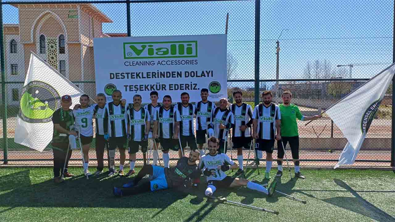 Sakarya Büyükşehir Belediye Bedensel Engelliler Futbol Kulübü Süper Lig'e yükseldi — haber görseli