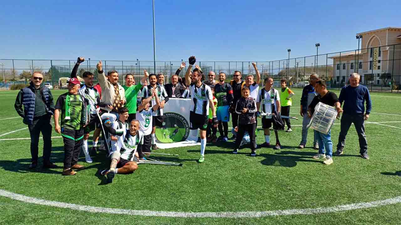 Sakarya Büyükşehir Belediye Bedensel Engelliler Futbol Kulübü Süper Lig'e yükseldi — haber görseli