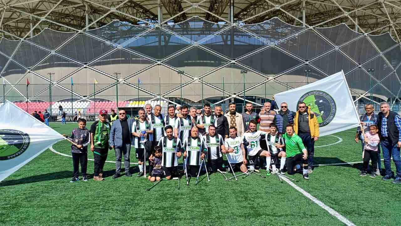Sakarya Büyükşehir Belediye Bedensel Engelliler Futbol Kulübü Süper Lig'e yükseldi — haber görseli