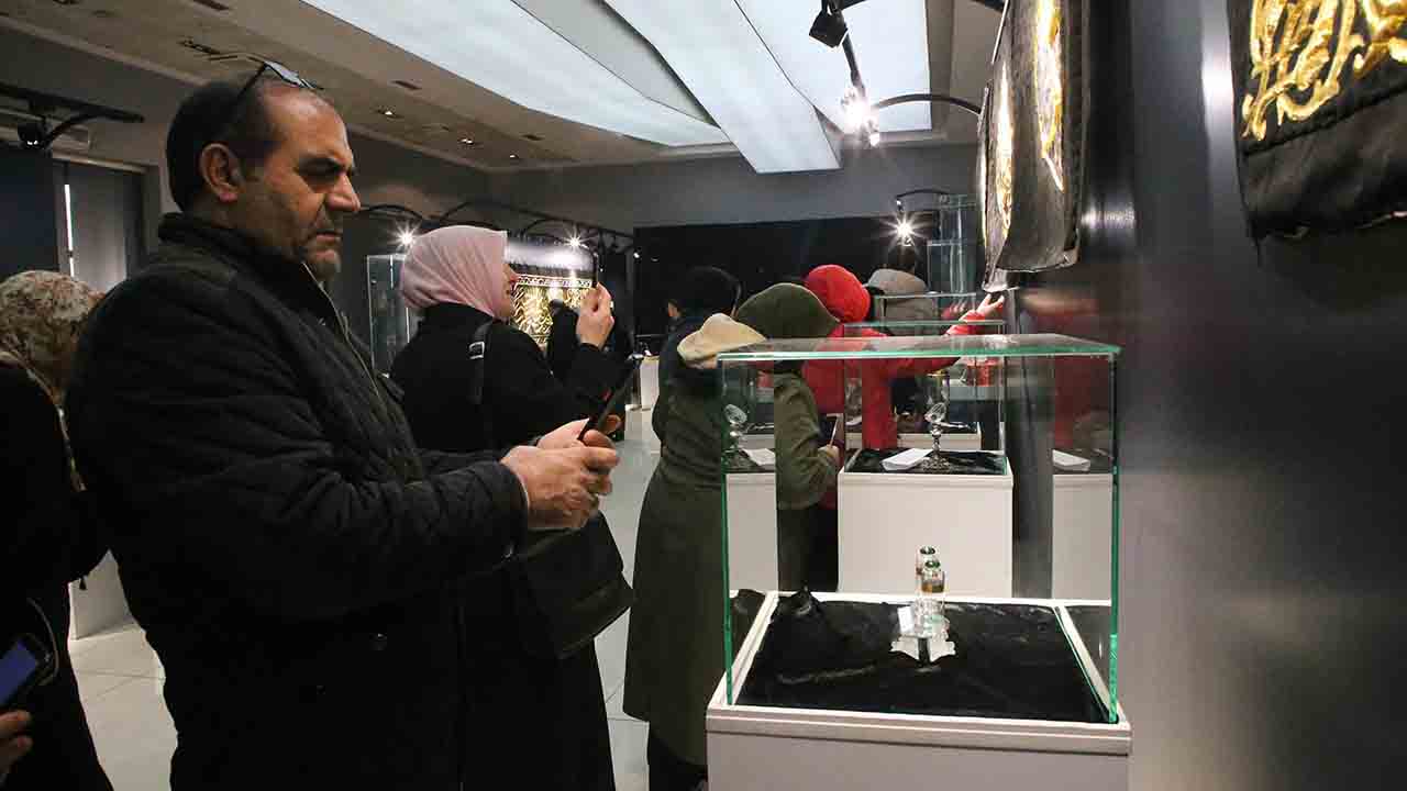 Hz. Muhammed’in mukaddes emanetleri binlerce Sakaryalının ilgi odağı oldu — haber görseli