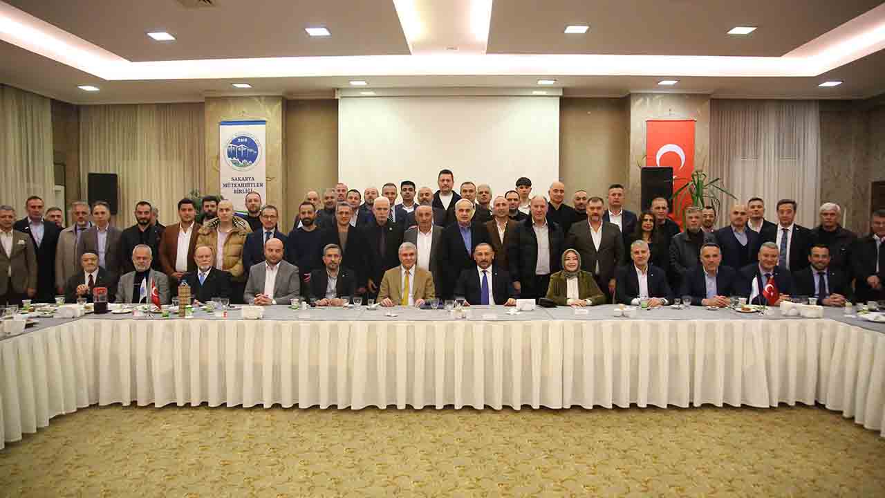 Yüce müteahhitlerle iftarda buluştu: “Sakarya’ya yakışır yüzlerce projeye imza attık” — haber görseli