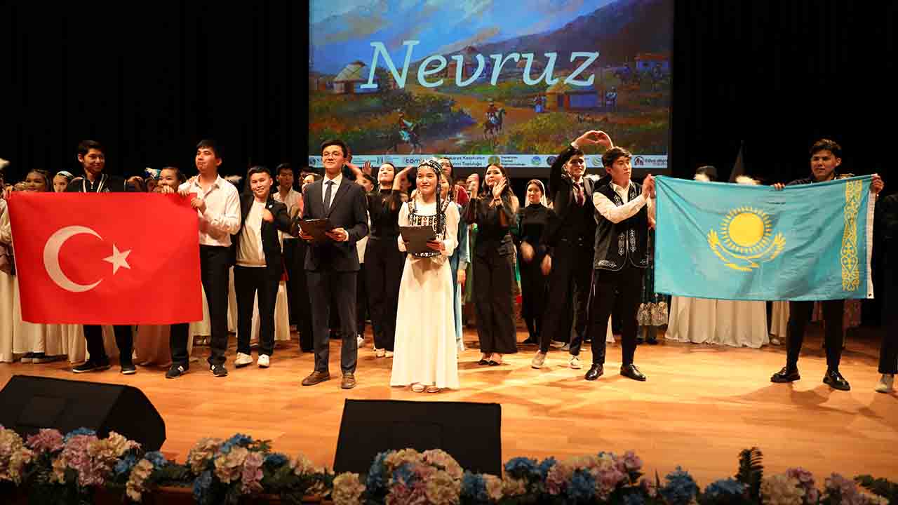 Kazak öğrenciler Nevruz’un gelişini coşkuyla kutladılar — haber görseli