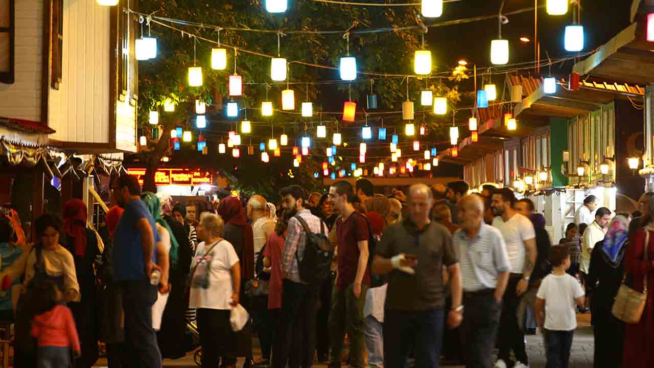 Ramazan Sokağı kapılarını açıyor: 11 ayın sultanı Büyükşehir’le dolu-dolu geçecek — haber görseli