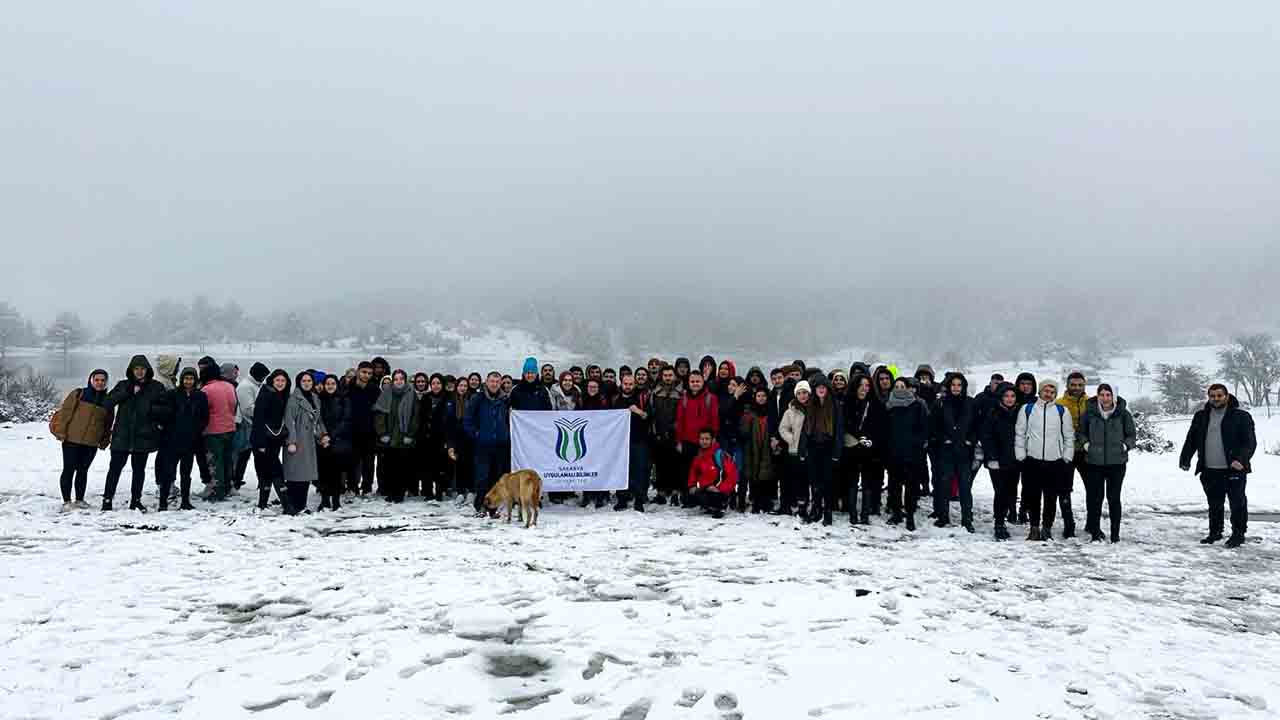 Yaylaları kar yürüyüşü ile keşfettiler — haber görseli