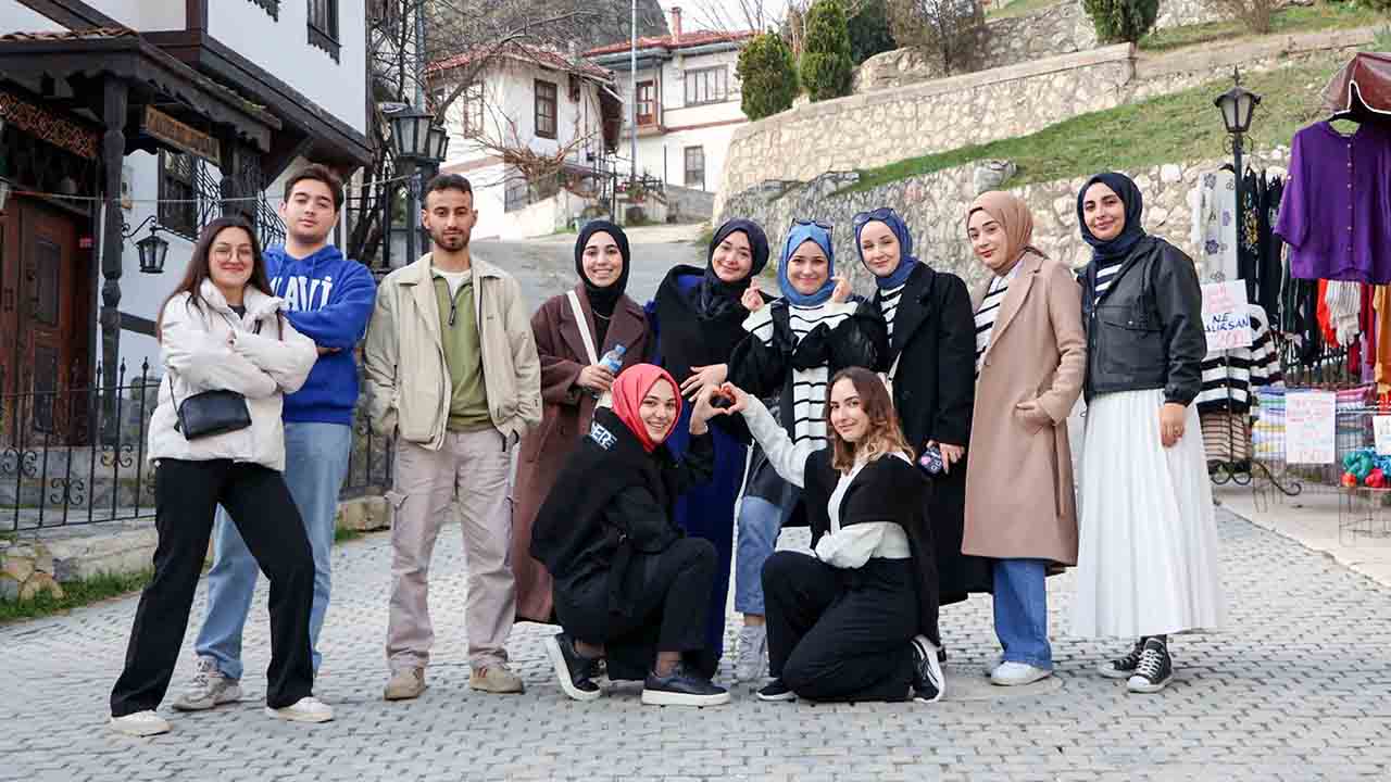 SUBÜ’nün mühendis adayları Taraklı turundaydı — haber görseli