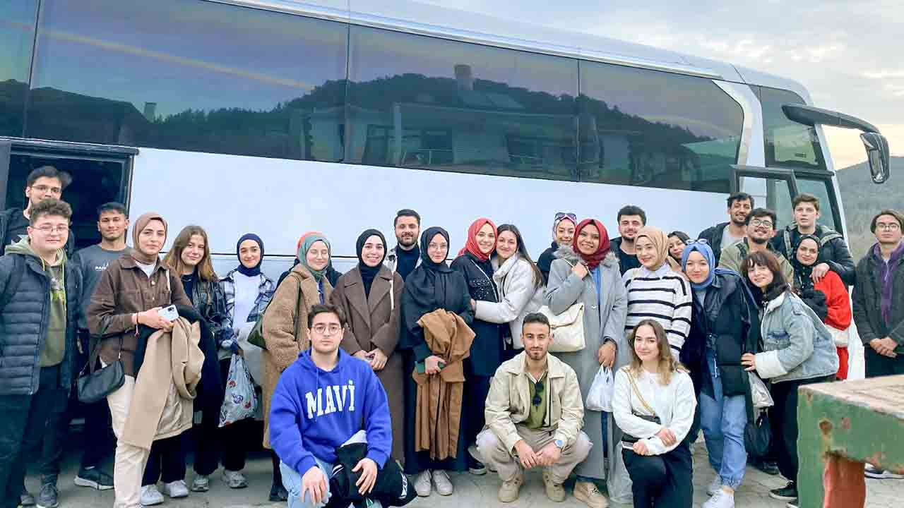 SUBÜ’nün mühendis adayları Taraklı turundaydı — haber görseli