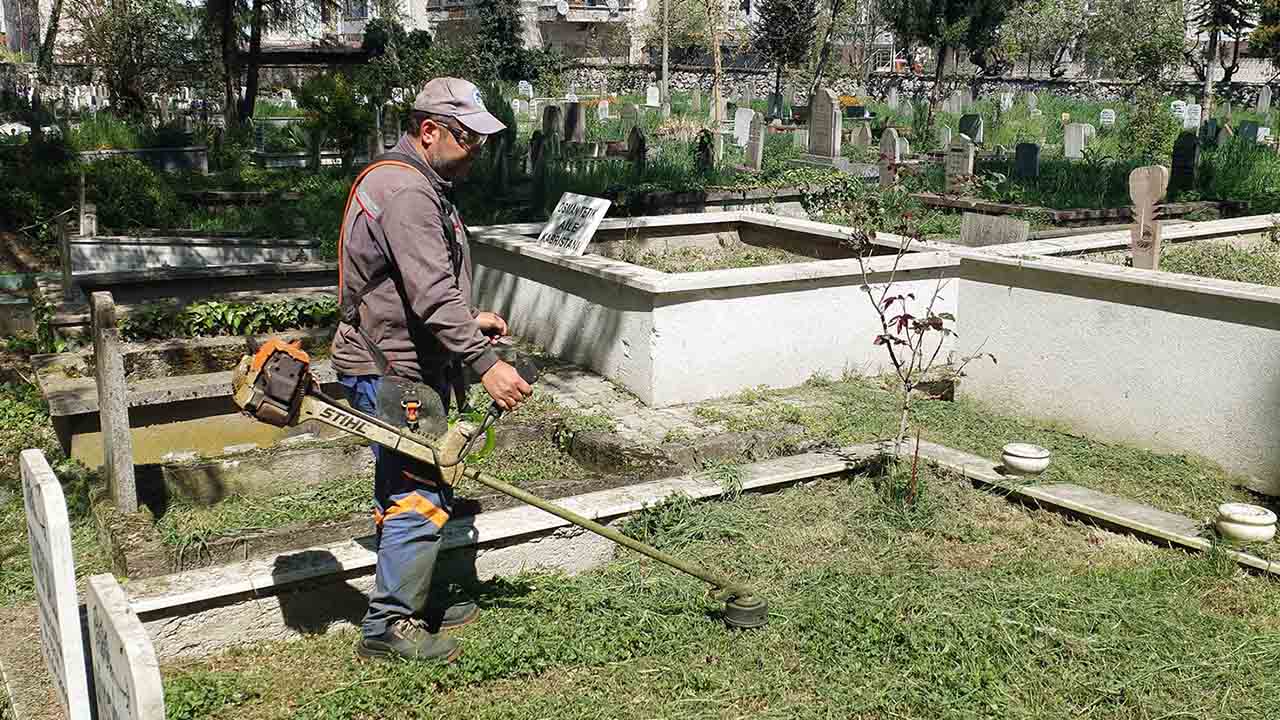 Büyükşehir mezarlıkları bayrama hazırlıyor — haber görseli