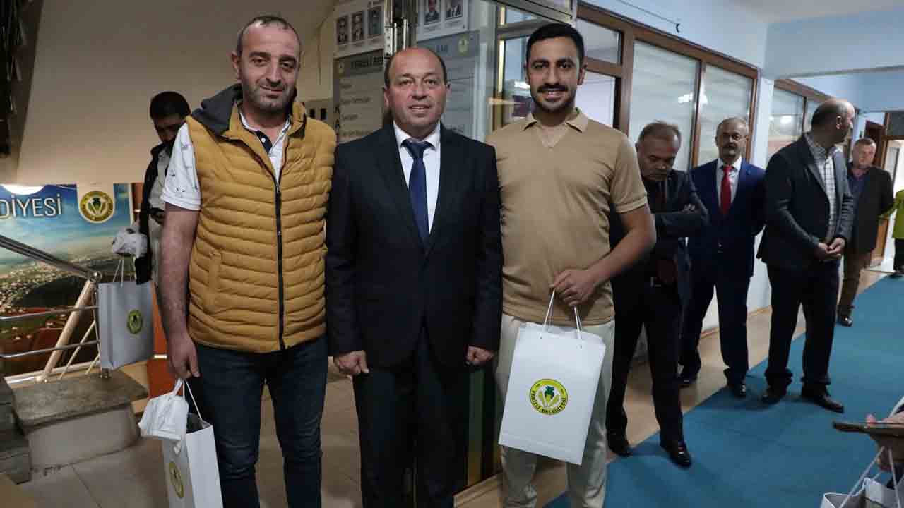 Ferizli Belediye Başkanı Mehmet Ata Personeliyle Bayramlaştı — haber görseli