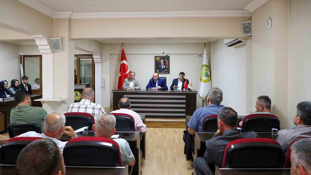 Başkan Ata, Muhtarlarla Mahallelerin sorunlarını görüştü — haber görseli